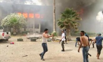 Μακελειό στην Τρίπολη: Τουλάχιστον επτά νεκροί από επίθεση βομβιστών αυτοκτονίας (φωτο)