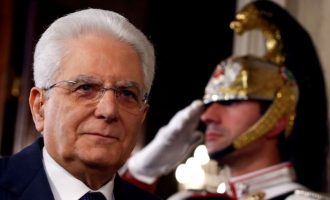 Ο Πρόεδρος της Ιταλίας μετά το πραξικόπημα δίνει εντολή κυβέρνησης σε αξιωματούχο του ΔΝΤ