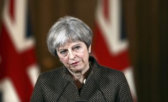 Έκθεση-κόλαφος για Μέι: Το σχέδιο για το Brexit θα «συρρικνώσει» τη βρετανική οικονομία