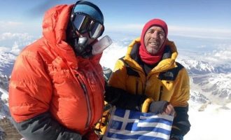 Έλληνες ορειβάτες κατάφεραν να φθάσουν στην τρίτη ψηλότερη κορυφή του κόσμου