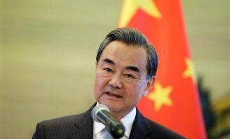 Κινέζος υπουργός Εξωτερικών πάει στη Βόρεια Κορέα μετά από 11 χρόνια