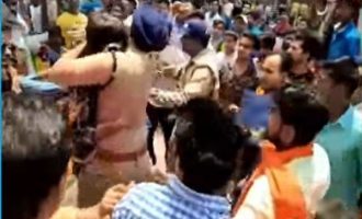 Αστυνομικός στην Ινδία γίνεται “ήρωας” και μετά αρχίζουν οι απειλές (βίντεο)