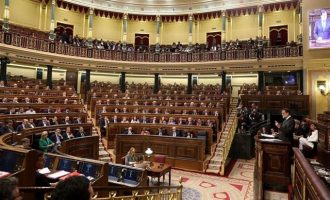 Πολιτικό θρίλερ στην Ισπανία: Ξεκίνησε η συζήτηση για την «αποκαθήλωση» Ραχόι