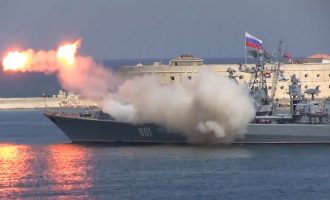 Ο Πούτιν στέλνει πολεμικά πλοία εξοπλισμένα με πυραύλους να περιπολούν στη Μεσόγειο