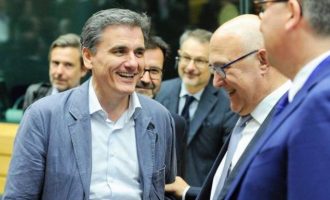 «Κλειδώνουν» στο Eurogroup συντάξεις και αντίμετρα