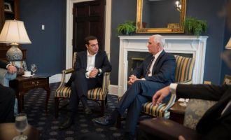 Ο Τσίπρας μίλησε με τον Αντιπρόεδρο Πενς: Στριμώχνει τα Σκόπια μετά την αποδοχή erga omnes