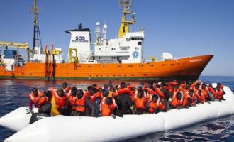 «Σφαγή» ανάμεσα σε Ιταλία και Μάλτα για το Aquarius – Κανείς δεν θέλει τους μετανάστες