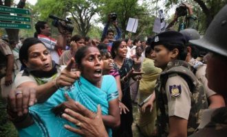 Σάλος στην Ινδία με 45χρονη που βίαζε το γιο γειτόνισσάς της