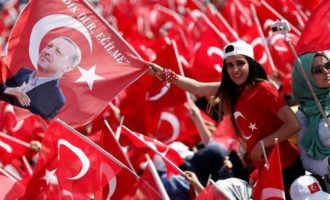 Εκλογές Τουρκία: Στήνει νοθεία ο Ερντογάν; – Έδιωξε Ευρωπαίους παρατηρητές