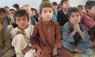 Σχεδόν τα μισά παιδιά στο Αφγανιστάν δεν πάνε σχολείο εξαιτίας των τζιχαντιστών