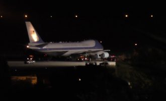 Μιάμιση ώρα έμεινε στη Σούδα ο Ντόναλντ Τραμπ με το Air Force One (βίντεο)