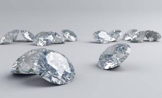 Ληστές «μπούκαραν» σε σπίτι και έκλεψαν 42 διαμάντια από 60χρονη