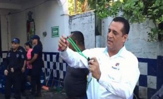 Δήμαρχος του Μεξικό αφαίρεσε τα όπλα από τους αστυνομικούς- Κρίθηκαν ακατάλληλοι (βίντεο)