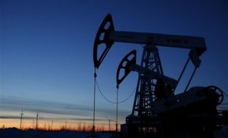 Η Ρωσία προειδοποιεί ότι θα εγκαταλείψει τα συμβόλαια πετρελαίου σε αμερικανικό δολάριο
