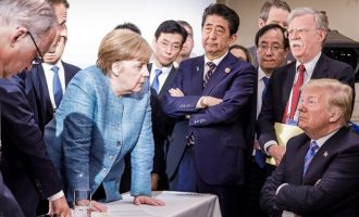 Μια φωτογραφία «χίλιες λέξεις» για το τι συνέβη στη G7 με τους «6» και τον Τραμπ