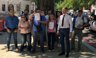 Δέκα όλοι κι όλοι διαδήλωσαν στο Λονδίνο δήθεν για τη Μακεδονία και δεν ήξεραν ούτε τους στίχους (βίντεο)