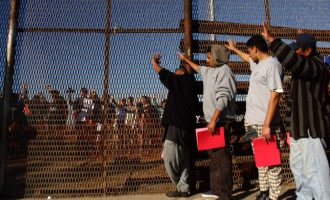 Ο Τραμπ συμφώνησε με το Μεξικό οι μετανάστες να παραμείνουν προς το παρόν στο έδαφός του
