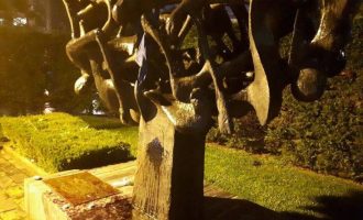 Ακροδεξιοί τραμπούκοι βεβήλωσαν το Μνημείο του Ολοκαυτώματος στη Θεσσαλονίκη