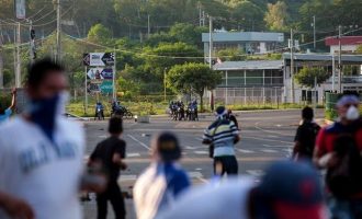 “Πόλεμος” για την απομάκρυνση των οδοφραγμάτων που στήνουν οι διαδηλωτές στη Νικαράγουα