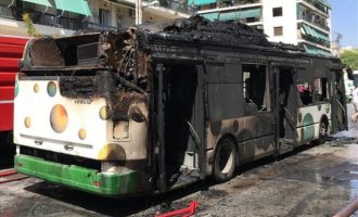 Πυρκαγιά σε λεωφορείο στην Αθήνα – Κινδύνευσαν οι επιβάτες