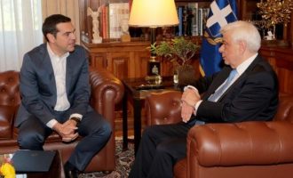 Τι είπε ο Τσίπρας για τη γραβάτα μετά το Eurogroup – Τι του θύμισε ο Παυλόπουλος (βίντεο)