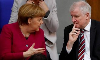 Συμφωνούν οι Γερμανοί με την πρόταση Ζεεχόφερ στο μεταναστευτικό αλλά εμπιστεύονται τη Μέρκελ