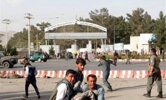 Μακελειό στο αεροδρόμιο της Καμπούλ από το Ισλαμικό Κράτος – Δεκάδες νεκροί και τραυματίες