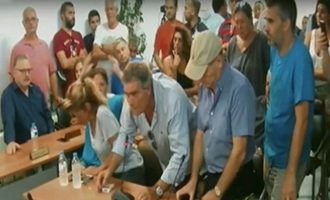 Ξέσπασαν κατά του Ηλία Ψινάκη στο Δημοτικό Συμβούλιο Μαραθώνα (βίντεο)