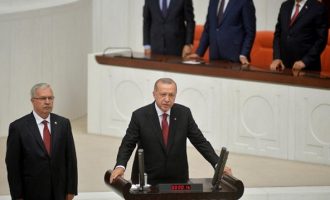 Ποιοι είναι οι νέοι υπουργοί του Ερντογάν – «Τσάρος» της διαλυμένης οικονομίας ο γαμπρός του