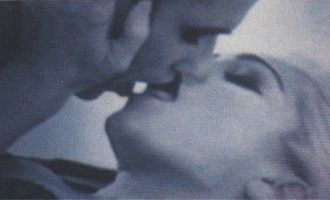 H Μαντόνα είχε ερωτευτεί παράφορα την Αμάντα μετά από καυτό φιλί για βίντεο κλιπ (βίντεο)