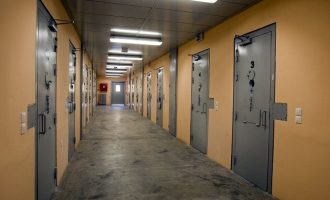 Σωφρονιστικός υπάλληλος έβαζε χασίς στις φυλακές με αντάλλαγμα… τηλεκάρτες