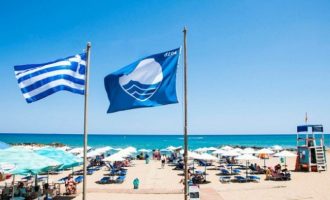 Ποιες είναι οι 38 παραλίες στην Ελλάδα που έχασαν την Γαλάζια Σημαία
