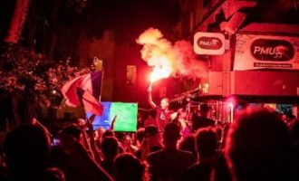 Πανικός στη Νίκαια: Άκουσαν πυροτεχνήματα και ποδοπατήθηκαν – 27 τραυματίες