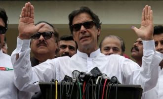 Η νίκη του Ιμράν Καν στις εκλογές στο Πακιστάν αμφισβητείται από πολλά κόμματα