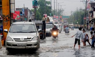 49 νεκροί από τους μουσώνες στην Ινδία – Κατέρρευσαν κτίρια από τις βροχοπτώσεις