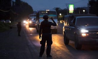 Περίπολος στο Μεξικό σταμάτησε φορτηγό και βρήκε πρόσφυγες σε κατάσταση-σοκ