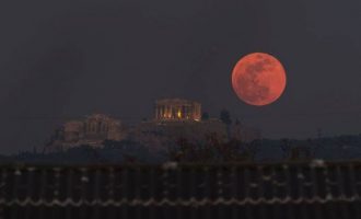 Έρχεται το «ματωμένο φεγγάρι» – Η μεγαλύτερη έκλειψη σελήνης του 21ου αιώνα