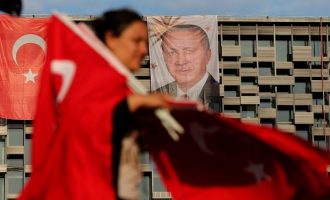Νέο πογκρόμ Ερντογάν στην Τουρκία – Απέλυσε 18.000 εργαζόμενους στο δημόσιο