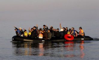 Η Frontex εντόπισε φουσκωτό με 36 αλλοδαπούς στη Χίο