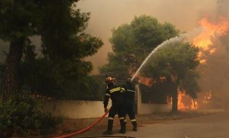 Συνεχίζεται η μάχη με τις φλόγες σε Κινέτα και Καλλιτεχνούπολη