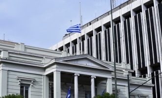 Το υπουργείο Εξωτερικών παρακολουθεί στενά την απαγωγή του Έλληνα ναυτικού από πειρατές