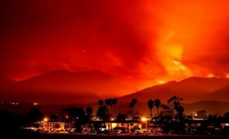 Η Καλιφόρνια φλέγεται: Ανεξέλεγκτες παραμένουν οι μεγάλες πυρκαγιές
