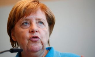 Γιατί η Μέρκελ προειδοποιεί ότι «κανείς στην Ευρώπη δεν μπορεί να τα καταφέρει μόνος»