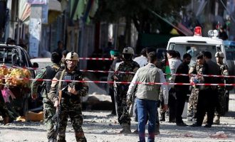 Μακελειό στο Αφγανιστάν: Βομβιστές αυτοκτονίας ανατινάχθηκαν σε τζαμί – Τουλάχιστον 10 νεκροί