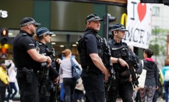 Βρετανία: Τρόμος στο Μάντσεστερ – Πυροβολισμοί με δέκα τραυματίες