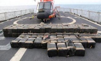 Βρήκαν 725 κιλά κοκαΐνης πάνω σε σκάφος στον Ειρηνικό