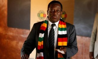Ο 75χρονος Μνανγκάγκουα νέος πρόεδρος της Ζιμπάμπουε μετά τις αιματηρές εκλογές