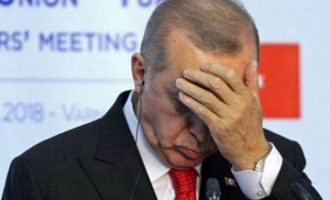 Τουρκία: «Βουτιά» στα ποσοστά του Ερντογάν – Η οικονομία τον καταβροχθίζει