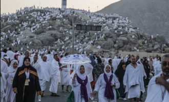 Εκατομμύρια μουσουλμάνοι από όλο τον κόσμο για προσκύνημα στη Μέκκα (φωτο)