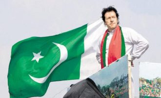 Ανατράπηκε ο πρωθυπουργός του Πακιστάν Ιμράν Καν με πρόταση μομφής